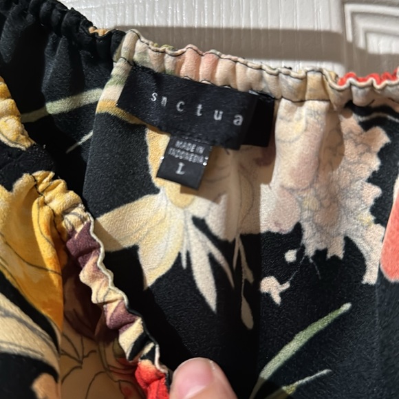 Santuary over the shoulder floral top size Large - Picture 3 of 6